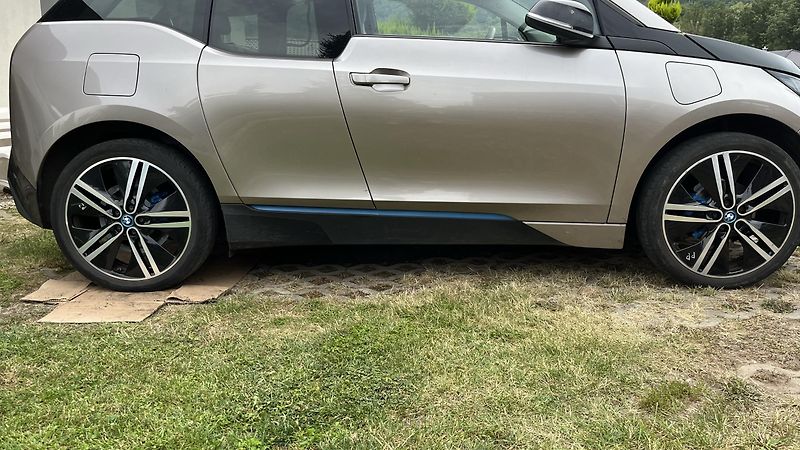 BMW i3 (2015) BMW i3 + REX + mnoho výbavy - fotka 2 z 9