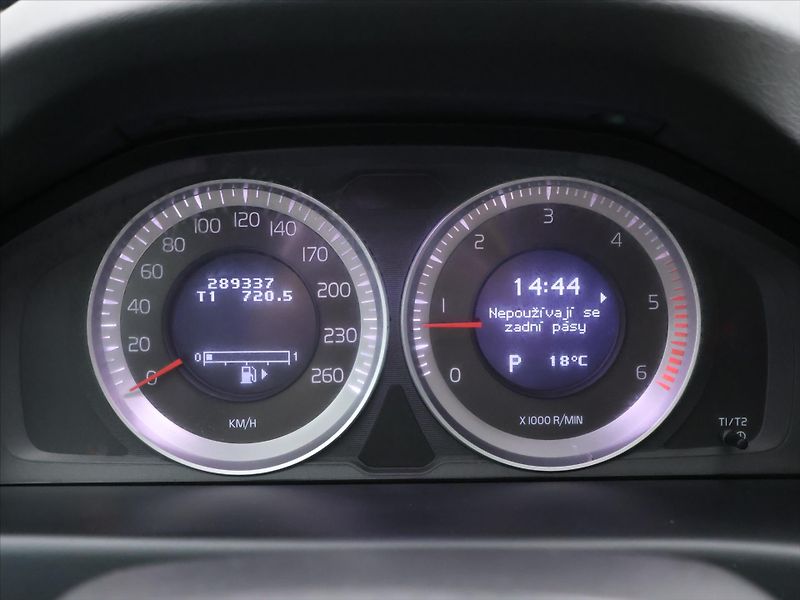 Volvo S80 2,4 D5 158kW DPH Aut. - fotka 18 z 31