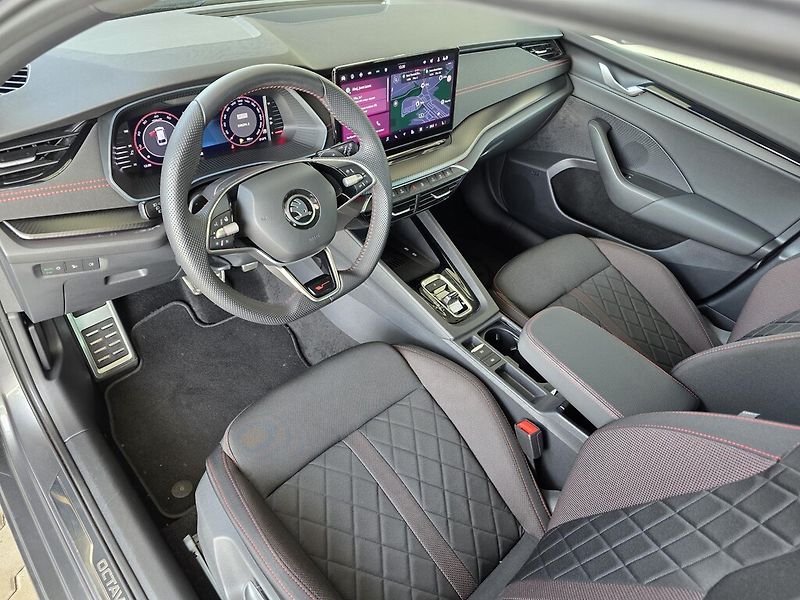 Škoda Octavia Combi DSG 2,0 TSi 195 kW RS - fotka 6 z 24