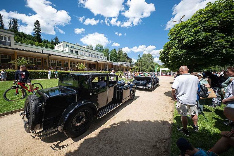 Automobilové skvosty byly k vidění v sobotu v lázeňském městě, kde se při závěru akce Concours d’Elegance Luhačovice 2026 představilo více než 50 historických automobilů z několika evropských zemí.