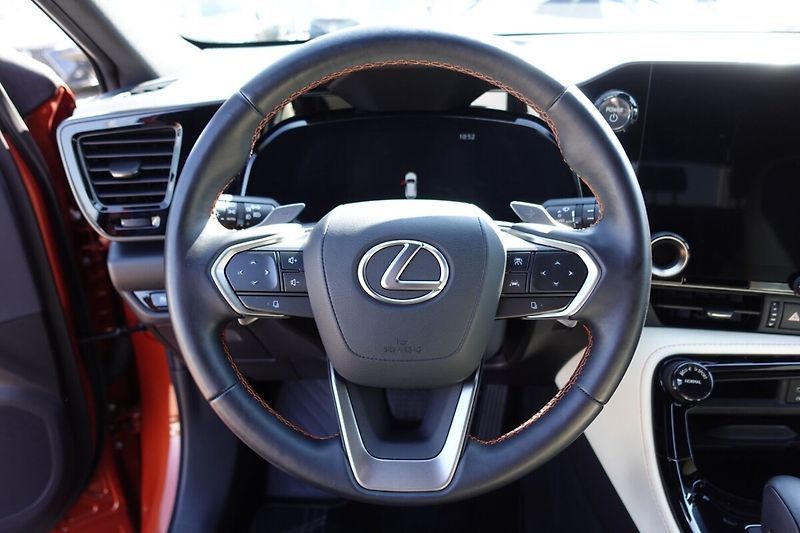 Lexus NX 450h plus NX450h+ Executive Top 4x4 - fotka 19 z 34