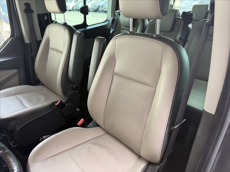 Ford Tourneo Custom 2,2 TitaniumX,114kW,1maj,po se - fotka 10 z 31