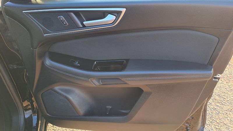 Ford S-MAX 2.0 EcoBlue Titanium REZERVACE - fotka 10 z 30