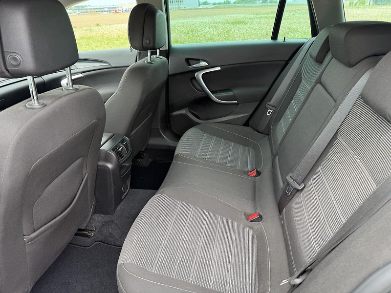 Opel Insignia 1.6 SIDI XENON NAVIGACE TAŽNÉ - fotka 26 z 48