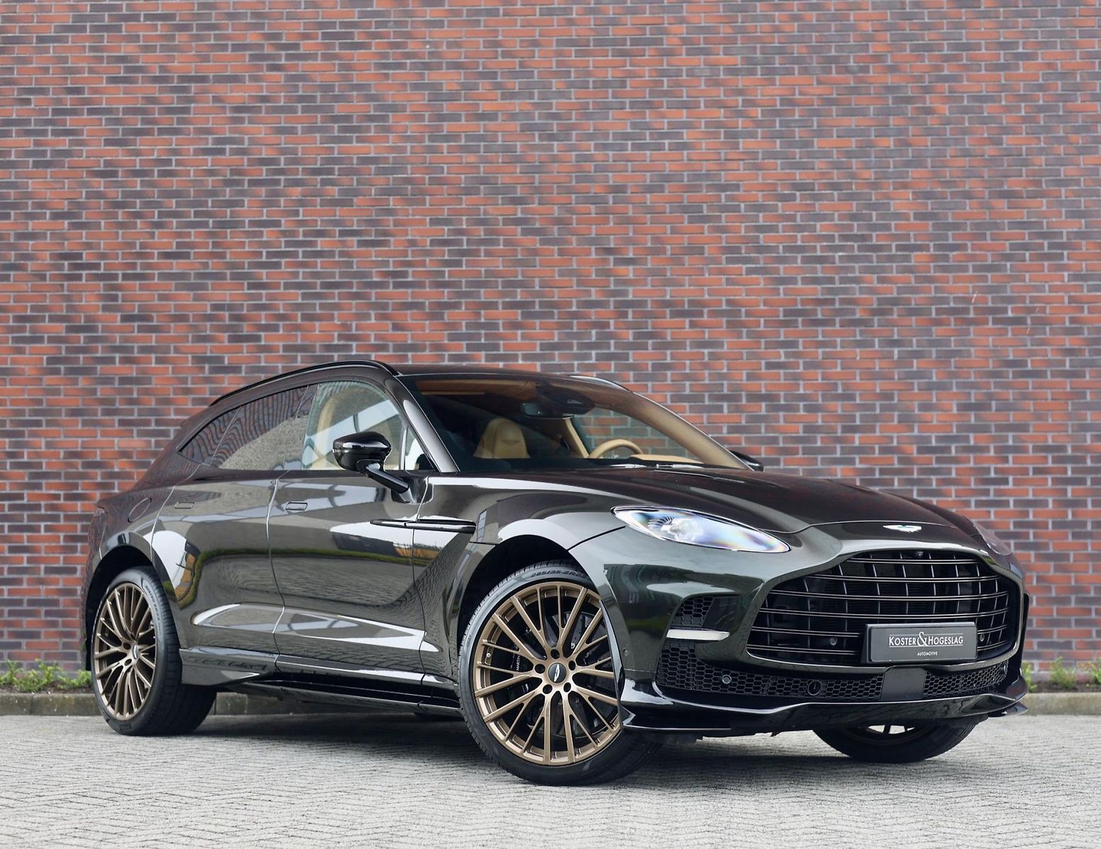Aston Martin DBX 707, 4.0 V8 707PS Minotaur 