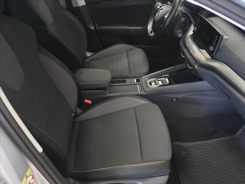 Škoda Octavia 2,0 TDI DSG 1.majitel CZ - fotka 13 z 34