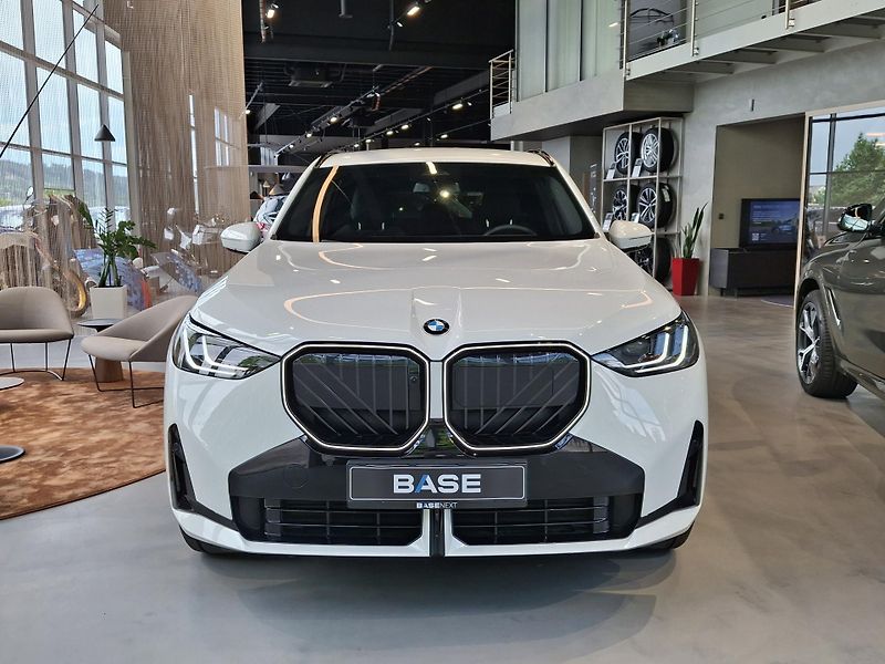 BMW X3 xDrive 30e M Sport - fotka 2 z 25