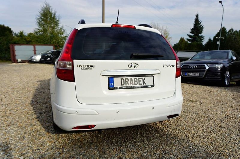 Hyundai i30 (2010) STYLE 1,6 CVVT 93 kW - fotka 5 z 35
