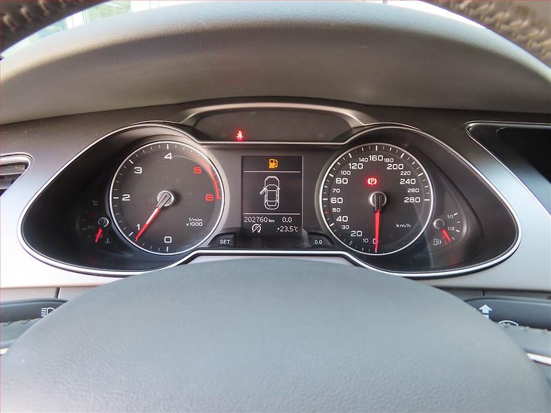 Audi A4 (2013) 2.0 TDI, Park. senzory - fotka 11 z 18