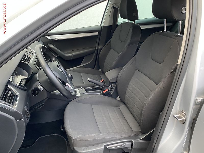 Škoda Octavia (2015) 1.6 TDI, ČR, AC, výhřev sed. - fotka 9 z 17