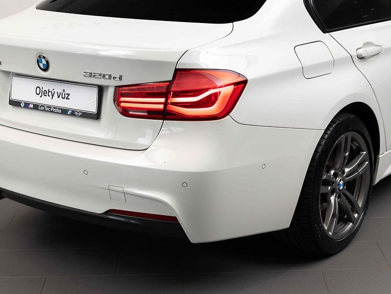 BMW Řada 3 320d xDrive Limousine - fotka 9 z 20