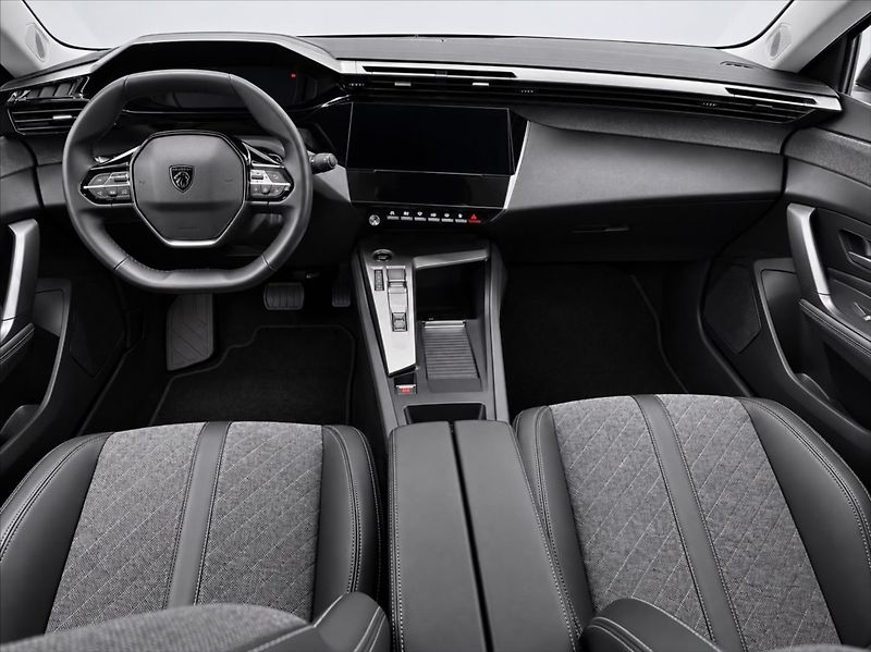 Peugeot 408 1,2 Puretech 130 - ALLURE - fotka 9 z 14