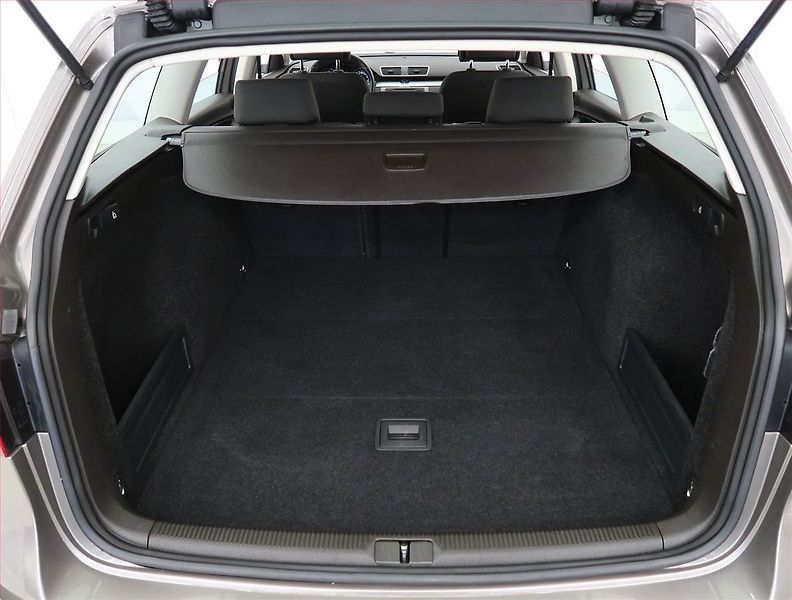 Volkswagen Passat (2011) 1.6 TDI, Navi, Tempomat - fotka 14 z 22