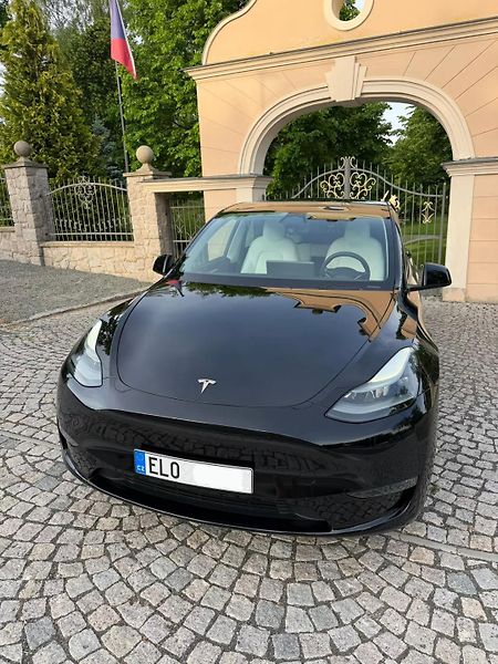 Tesla Model Y (2023) - fotka 2 z 23