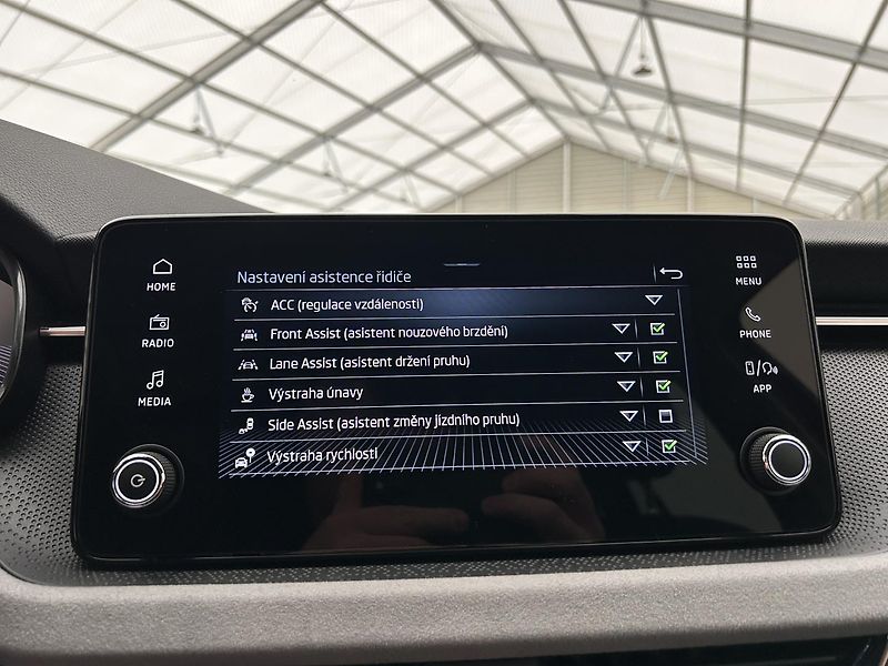Škoda Kamiq 1.5 TSI Top selection - fotka 11 z 27