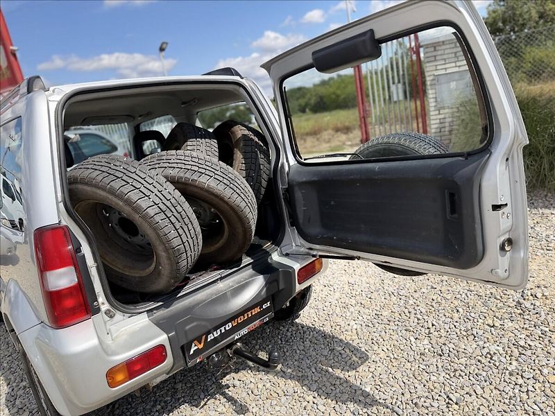 Suzuki Jimny 1,3 VVT 4X4 TAŽNÉ +SADA KOL - fotka 15 z 18