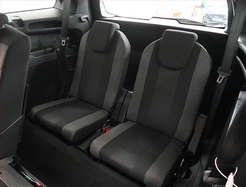 Peugeot 5008 (2021) Active PureTech 130, 7 míst - fotka 15 z 22