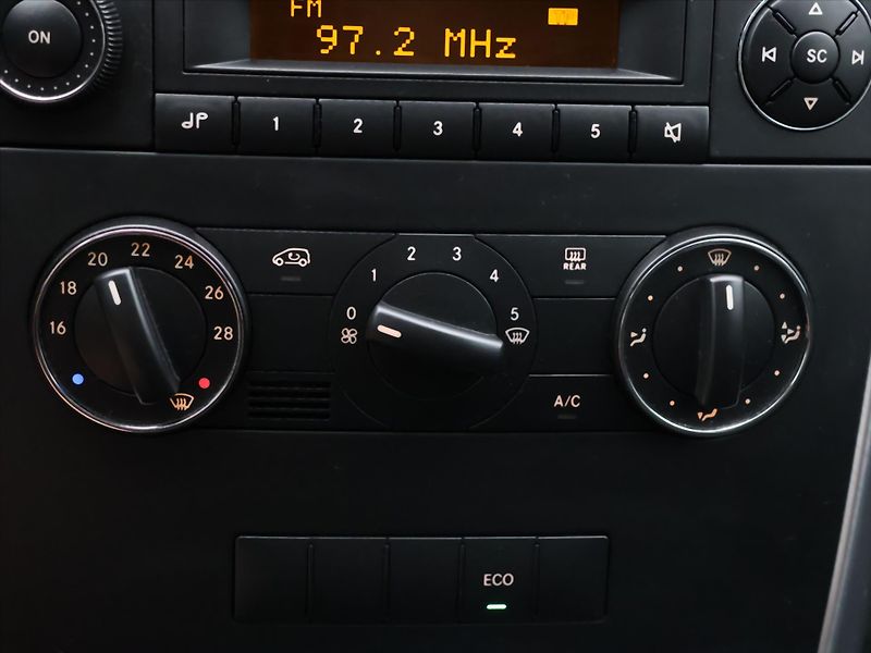 Mercedes-Benz Třídy B 1,5 160 70kW CZ Klima 82.300km - fotka 19 z 27