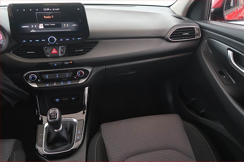 Hyundai i30 (2025) 1.5 DPI, ČR,1.maj, Serv.kniha - fotka 8 z 16