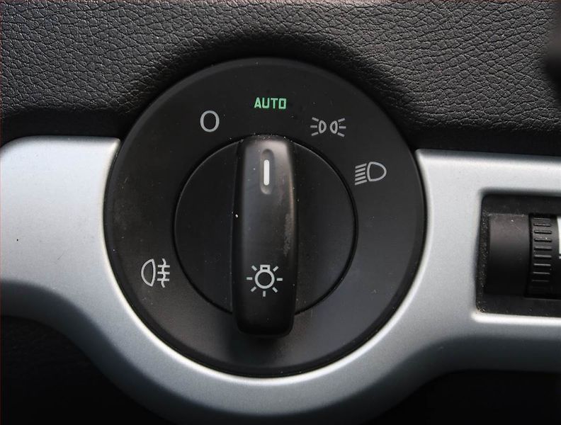 Škoda Octavia (2011) Scout 2.0 TDI, 4X4, Navi - fotka 17 z 19