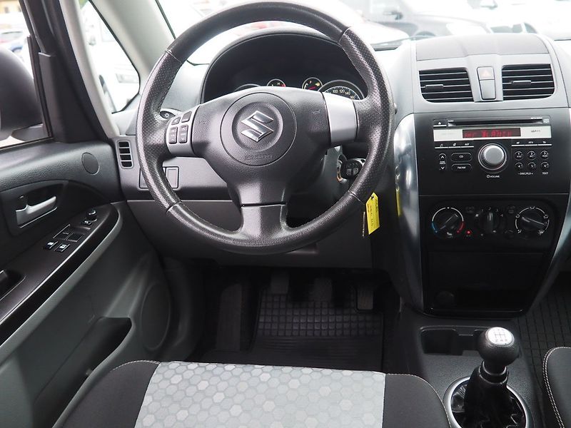 Suzuki SX4 (2013) 1.6 VVT 4x4, AC, 1.Maj CZ - fotka 15 z 32