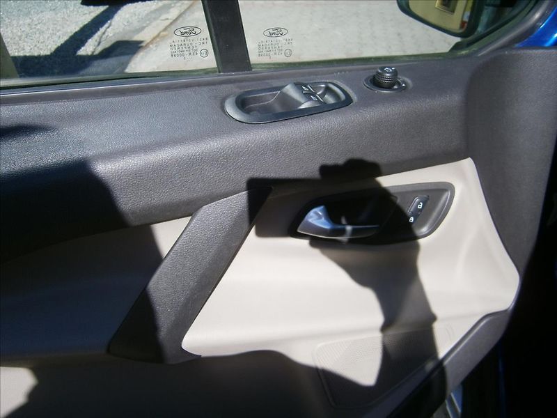 Ford Tourneo Custom 2,2 TDCI EUROLINE 114 KW - fotka 26 z 27