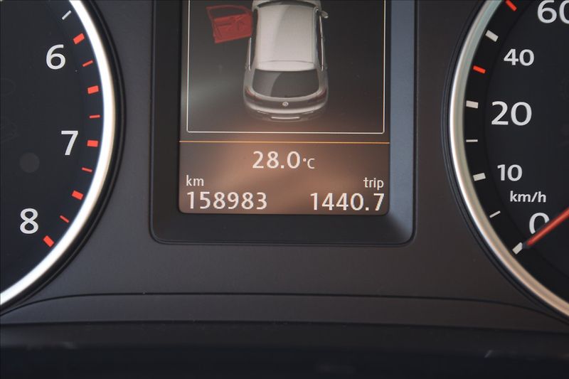 Volkswagen Tiguan 1,4 TSI 92KW R-LINE TOP STAV! - fotka 40 z 48