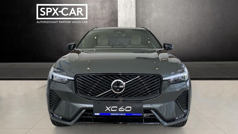 Volvo XC60 (2026) PLUS DARK, B5 AWD, 184+10 kW / - fotka 2 z 13
