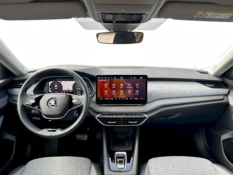 Škoda Octavia (2024) 1.5 TSI 110kW MHEV DSG Top Sel - fotka 5 z 33