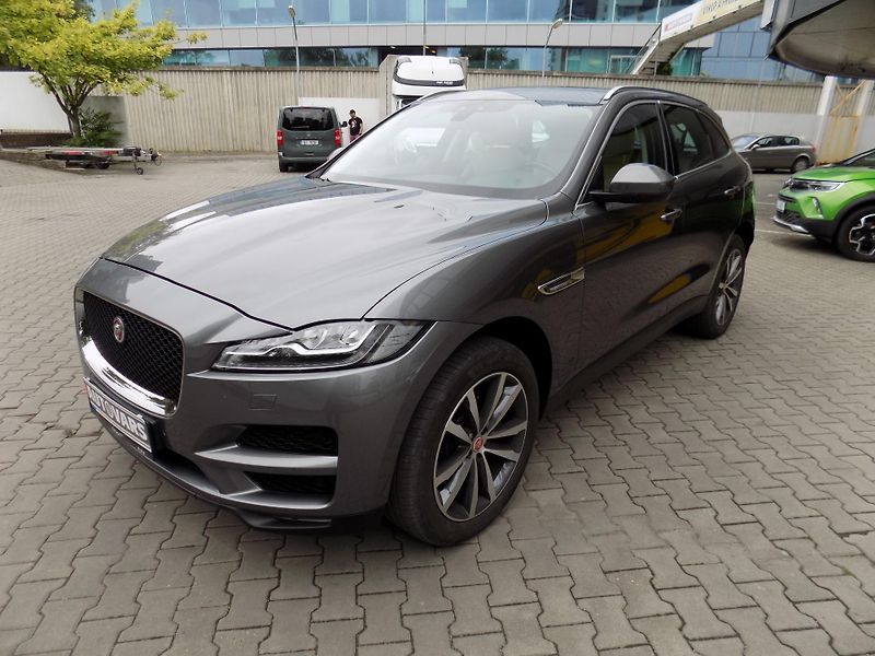 Jaguar F-Pace (2017) 2.0 D Původ ČR  - fotka 3 z 19