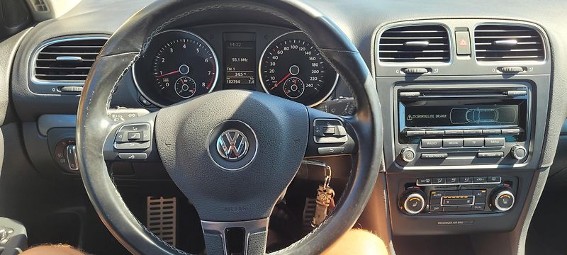 Volkswagen Golf (2012) 1,2TSi 77kW benzín „STYLE“ - fotka 24 z 32