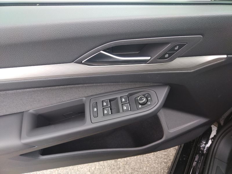 Volkswagen Golf People 1,5 eTSI 85 kW 7DSG mHE - fotka 16 z 27