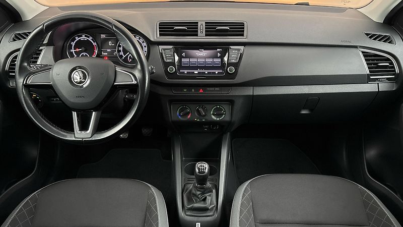 Škoda Fabia 1.0 TSI Ambition Combi - fotka 8 z 24