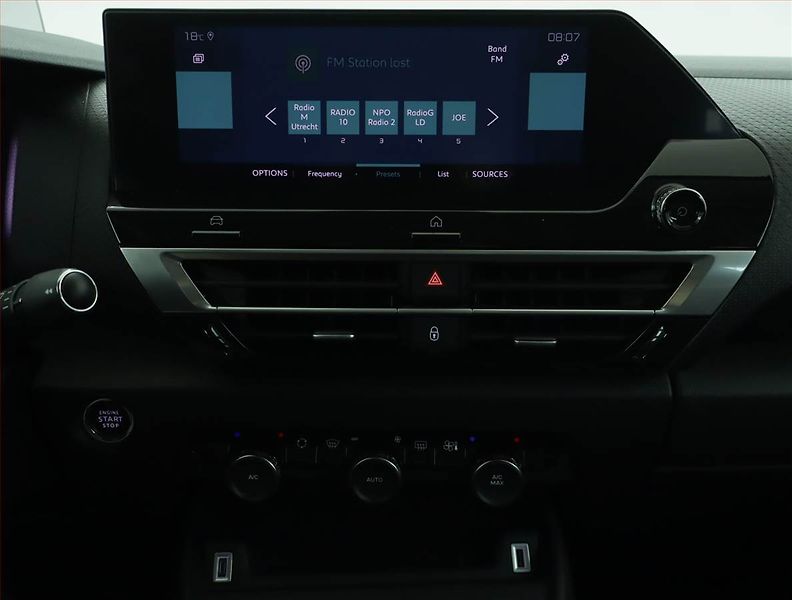 Citroën ë-C4 (2022) Shine 50 kWh, SoH 91% - fotka 12 z 20