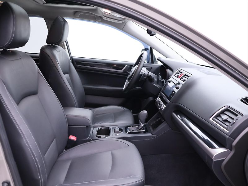 Subaru Outback 2,5 i 129kW Aut. AWD CZ Sport - fotka 12 z 36