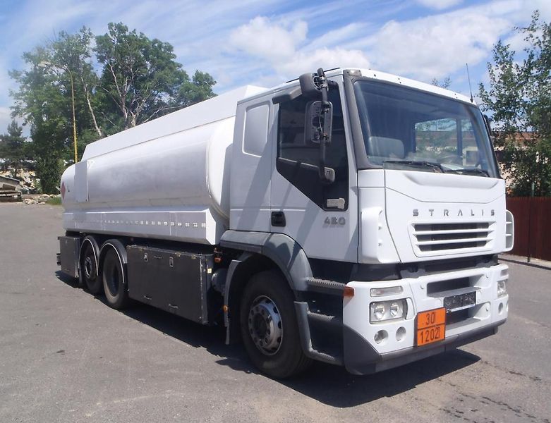 Iveco (2006) 260 cisterna PHM - fotka 3 z 9