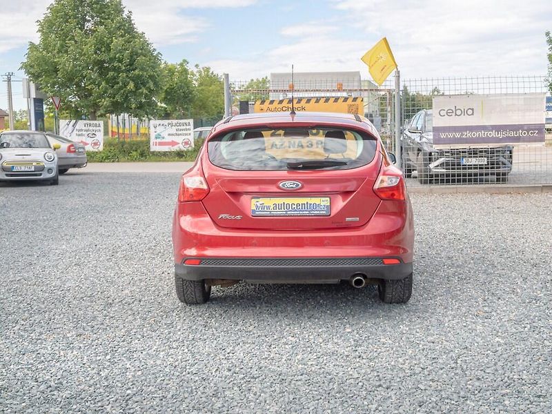 Ford Focus (2012) 1.6i 16V 110KW – VÝBAVA! - fotka 6 z 46