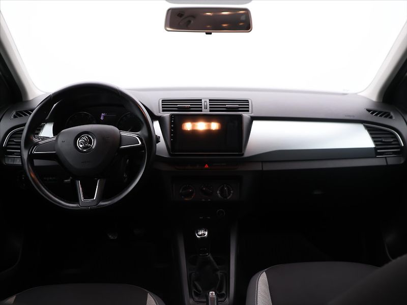 Škoda Fabia 1.0 TSI 70kW Ambition CZ - fotka 19 z 26