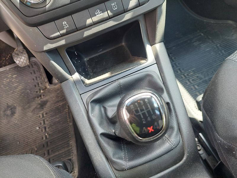 Škoda Yeti (2013) 2.0TDi Active 4x4 - fotka 17 z 40