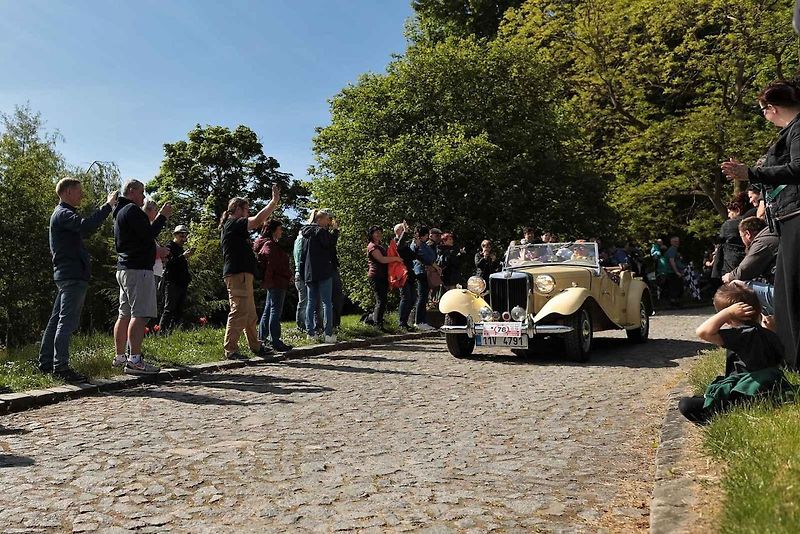 Zámek Velké Březno přivítal desítky veteránů. Konal se tam další ročník závodu veteránů O pohár hraběte Chotka.