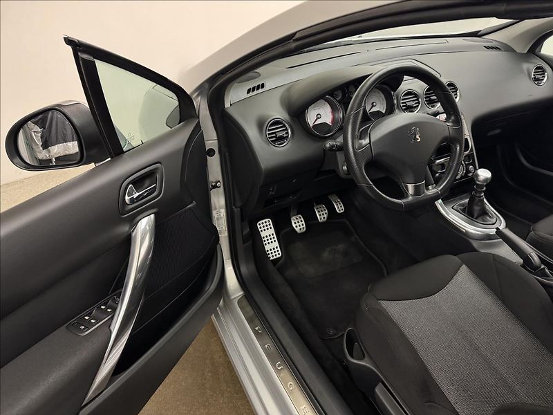 Peugeot 308 1,6 KABRIO DPH NAVI SERVIS  CC - fotka 29 z 39