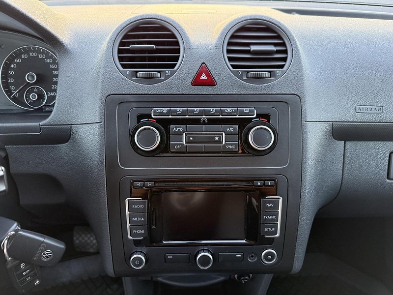 Volkswagen Caddy Maxi 1.6TDi 75kW DSG 7míst - fotka 12 z 20