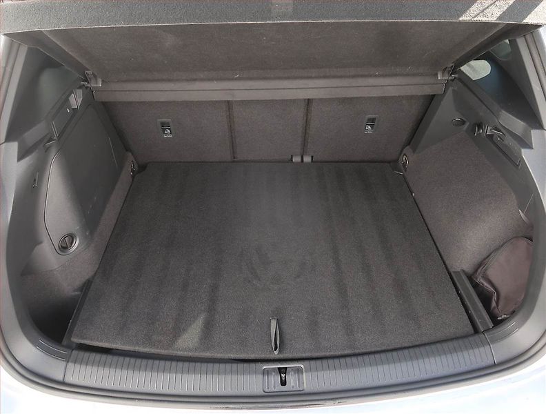 Volkswagen Tiguan (2022) R-Line 1.4 TSI eHybrid - fotka 14 z 27
