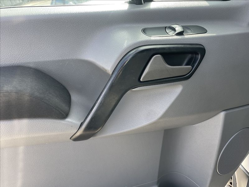 Volkswagen Crafter 2,0 TDi 120kw polointegrovaný - fotka 8 z 42