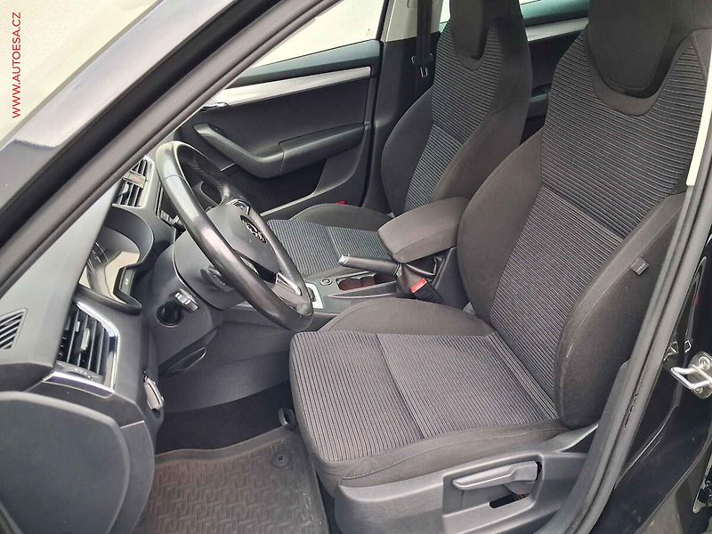 Škoda Octavia (2015) 1.6 TDi, Sport, DSG - fotka 9 z 17