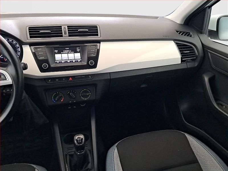 Škoda Fabia (2015) 1.2 TSI, Park. senzory - fotka 8 z 16