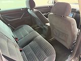 Volkswagen Passat (2001) 2.0i, 85kw Nová STK - náhled 11