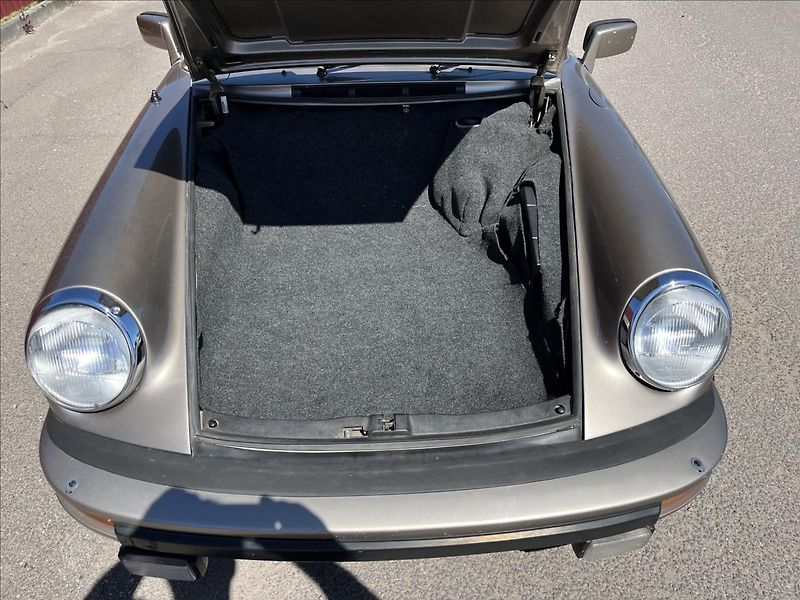 Porsche 911 3.0 SC HISTORICKÉ VOZIDLO - fotka 24 z 40
