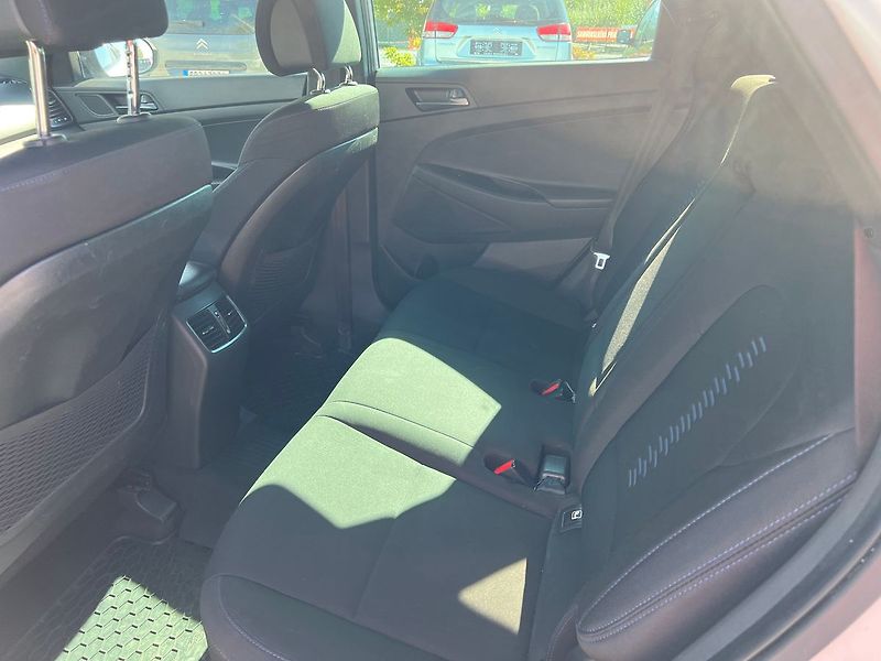 Hyundai Tucson 1,7 CRdi - fotka 9 z 15