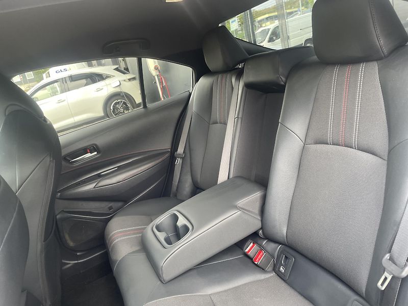 Toyota Corolla GR SPORT 1.8 Hyb. 103 kW - fotka 5 z 28